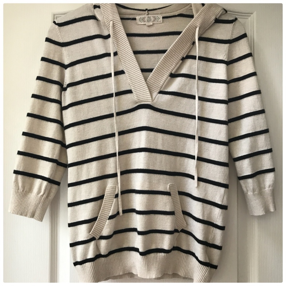 Hooded pullover sweater